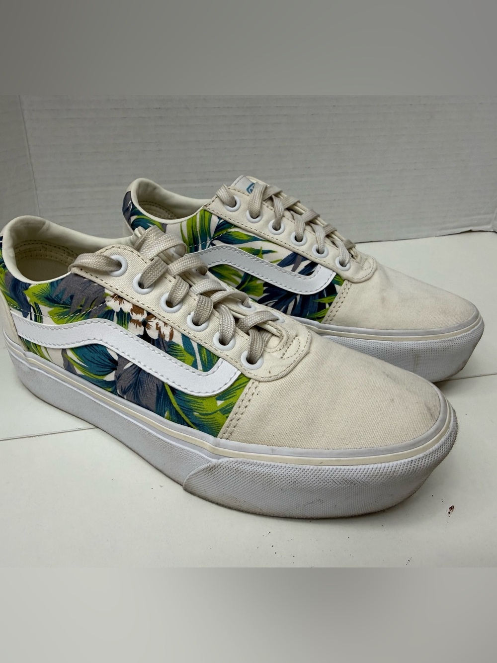 Vans Low Top Canvas Sneakers - White with Green Blue Floral size 6.5
